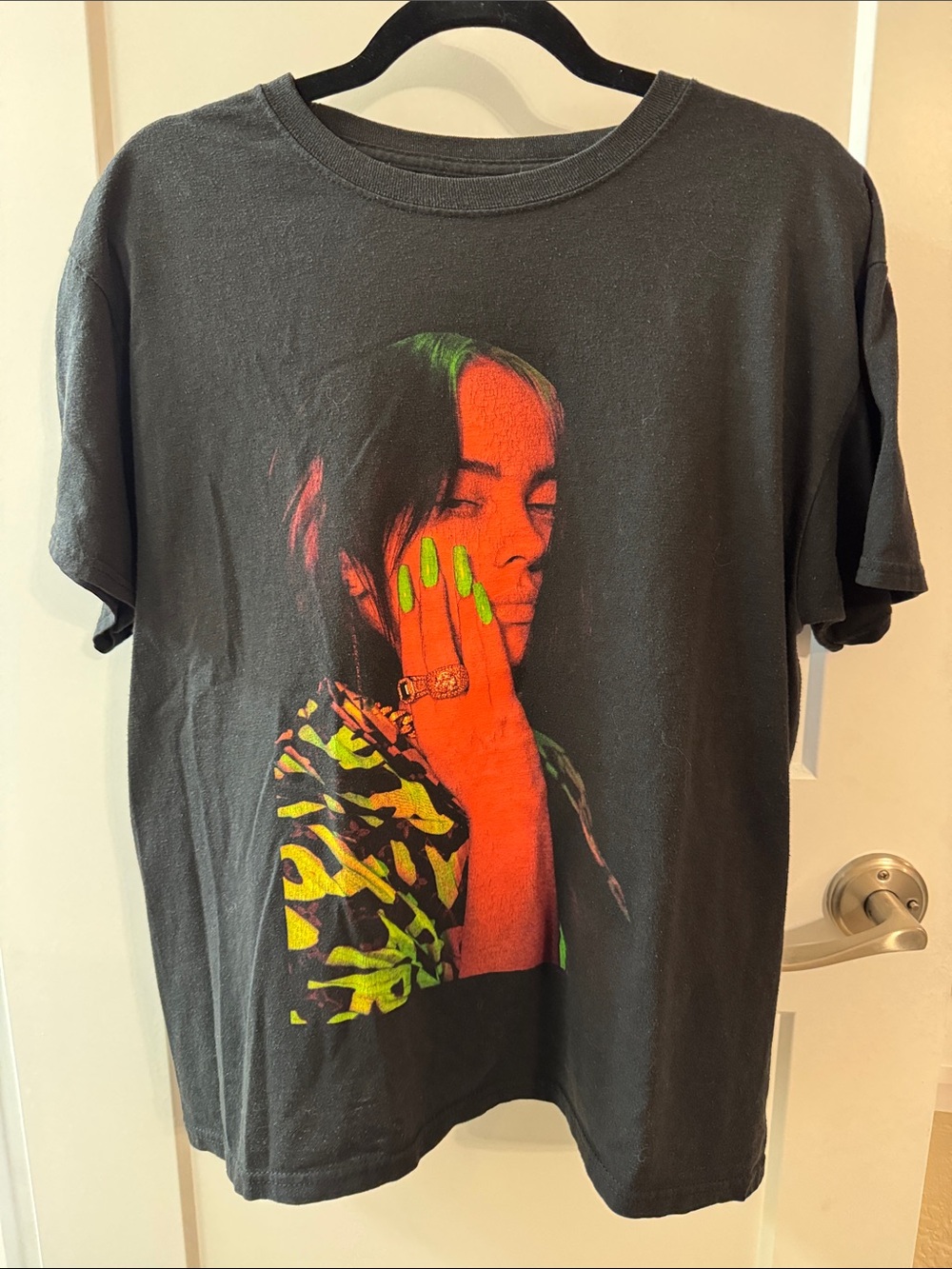 Billie Eilish Tour T-Shirt Short Sleeve Graphic Tee with Portrait Distressed M